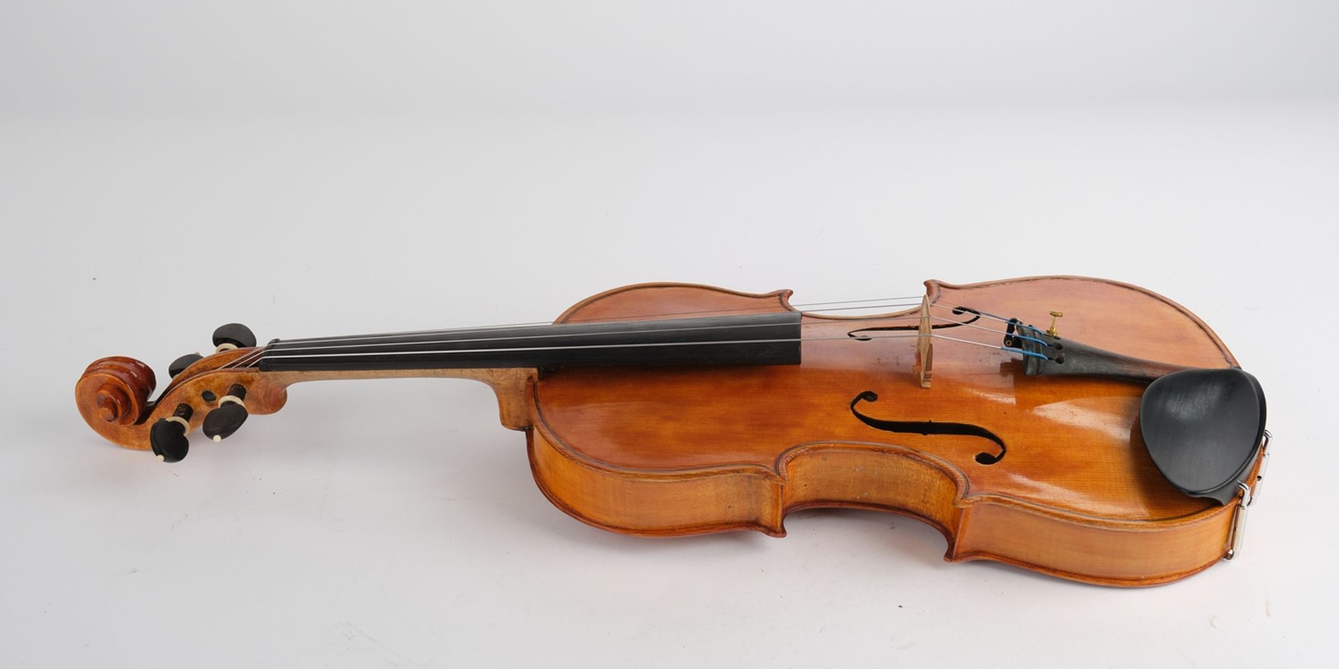 Violine, Italien, Bovisio, 1956, im Korpusboden ein handschriftlich bezeichnetes Etikett "PIERO PAR