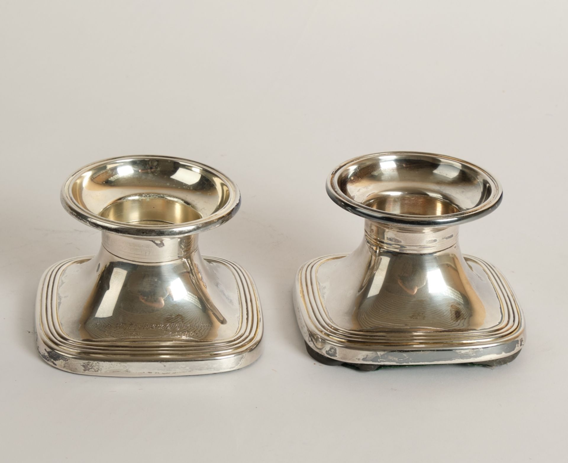 Paar Kerzenhalter, Silber 835, Jakob Grimminger, vierseitiger Fuß und runde Tülle profiliert, gesch