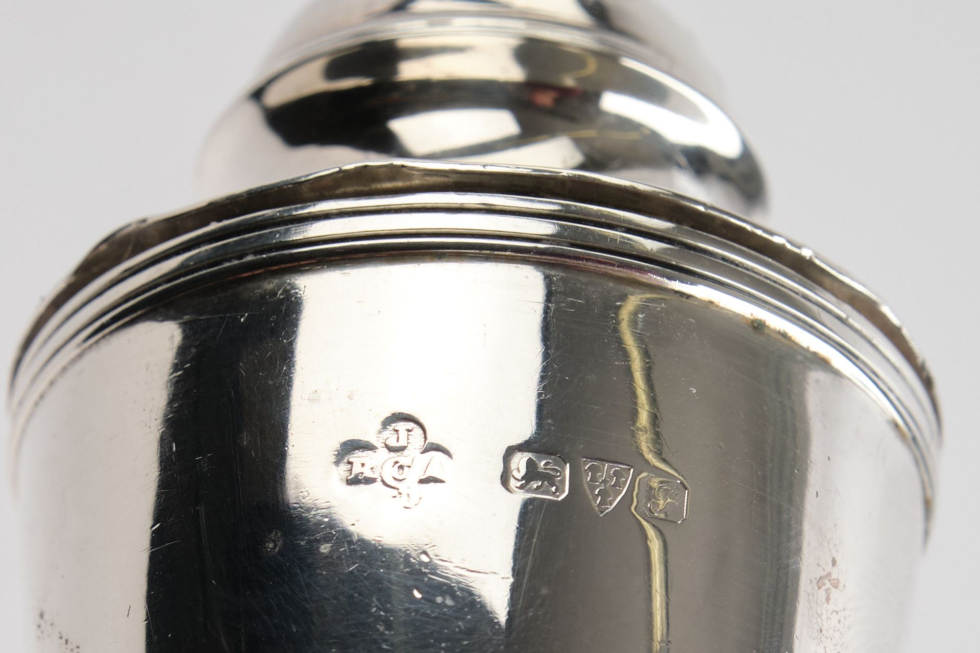 Paar Salzstreuer, Silber 925, Chester, Richard Attenborough Jay Co. Ltd., konische Gefäße auf Fuß,  - Bild 2 aus 2