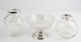 2 Vasen, Fußschale, Silber 830/835/925, Gefäße aus farblosem Glas, je mit Silbermontierung, verschi