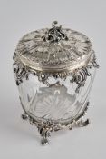Deckeldose, Silber 800, deutsch, Rokokodekor, Gefäß aus farblosem Kristallglas, Silbermontierung, S