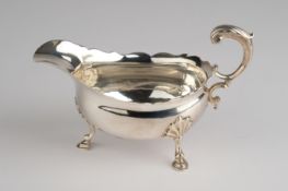 Saucière, Silber 925, London, 1756, William Shaw II & William Preist, passiger Rand, Wandung mit Em