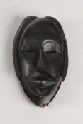 Maske, Dan, Elfenbeinküste, Afrika, Holz, Stoff, 23 cm hoch