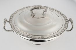 Deckelschüssel, Silber 800, Brüssel, um 1900, Wolfers Frères, Louis XVI-Stil, Rand mit Lorbeerbordü