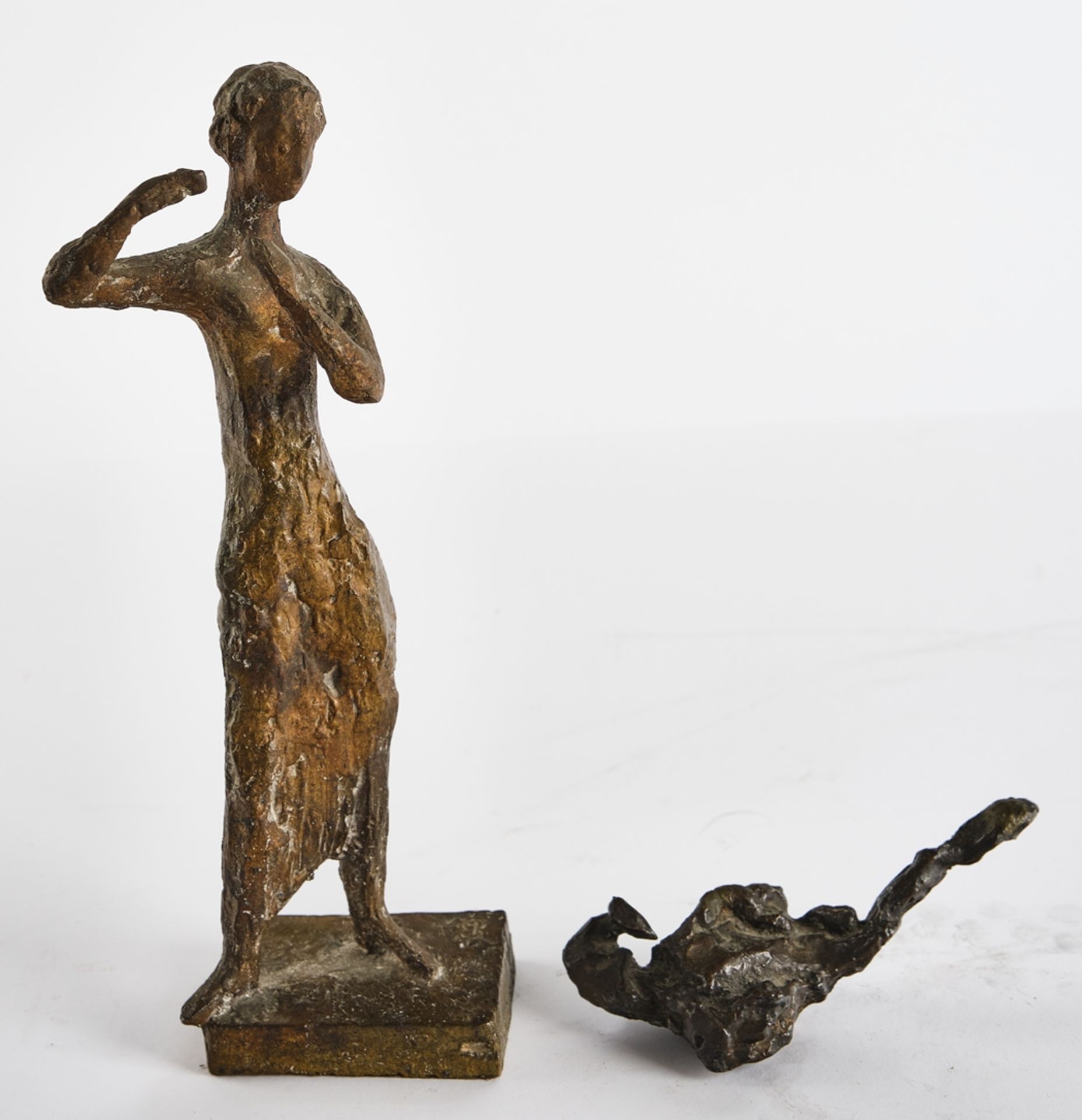 Zwei Bronzen, "Ohne Titel" und "Flötenspielerin", Gießereistempel Barth-Rinteln und Guss Barth, jew