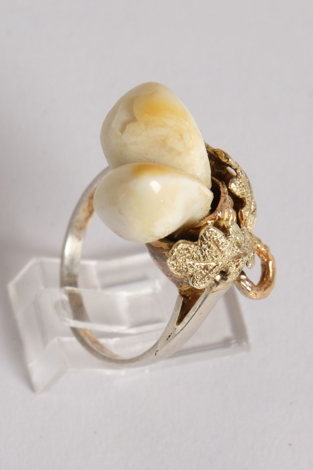 Grandelschmuck, Ring, Grandelpaar montiert in Eichenlaub (GG 585) auf Ring (Silber 800/vergoldet),  - Bild 5 aus 6
