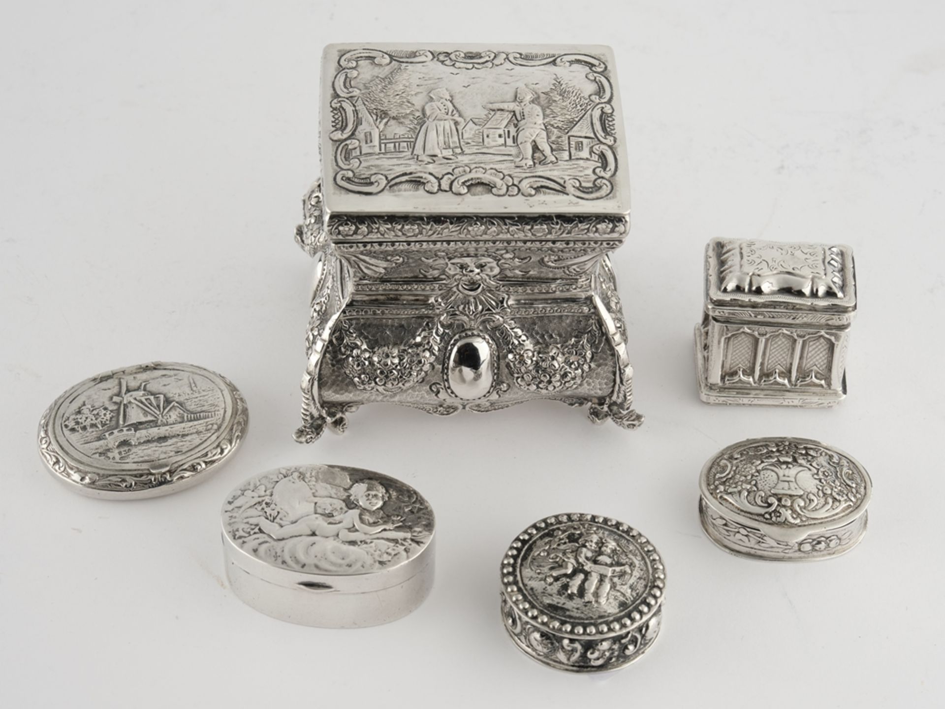 Konvolut 6 Miniaturdosen, Silber 800/833, deutsch/niederländisch, verschiedene Ausführungen, ca. 1-