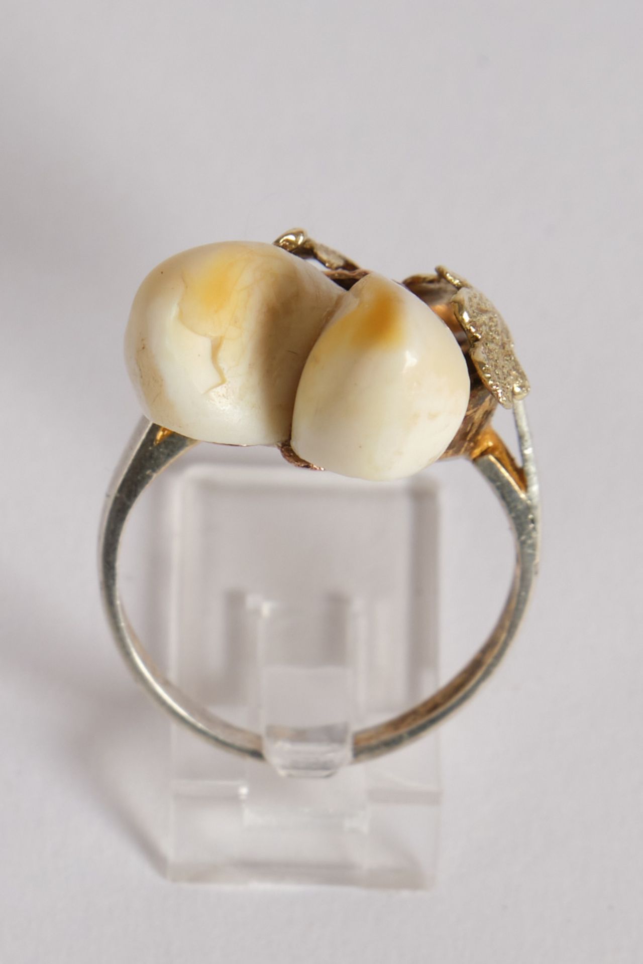 Grandelschmuck, Ring, Grandelpaar montiert in Eichenlaub (GG 585) auf Ring (Silber 800/vergoldet),  - Bild 6 aus 6