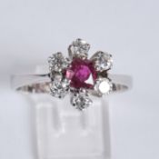 Ring, WG 585, 1 runder facettierter Rubin ca. 5.1 mm, 6 Diamanten zus. ca. 0.60 ct., etwa w/si, Bri
