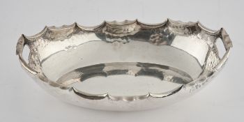 Schale, Silber 800, Koch & Bergfeld, oval, passig umgelegter Rand, martellierte Zier, zwei Griffmul