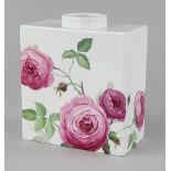 KPM- Vase "Cadre 3 mit Englischer Rose"