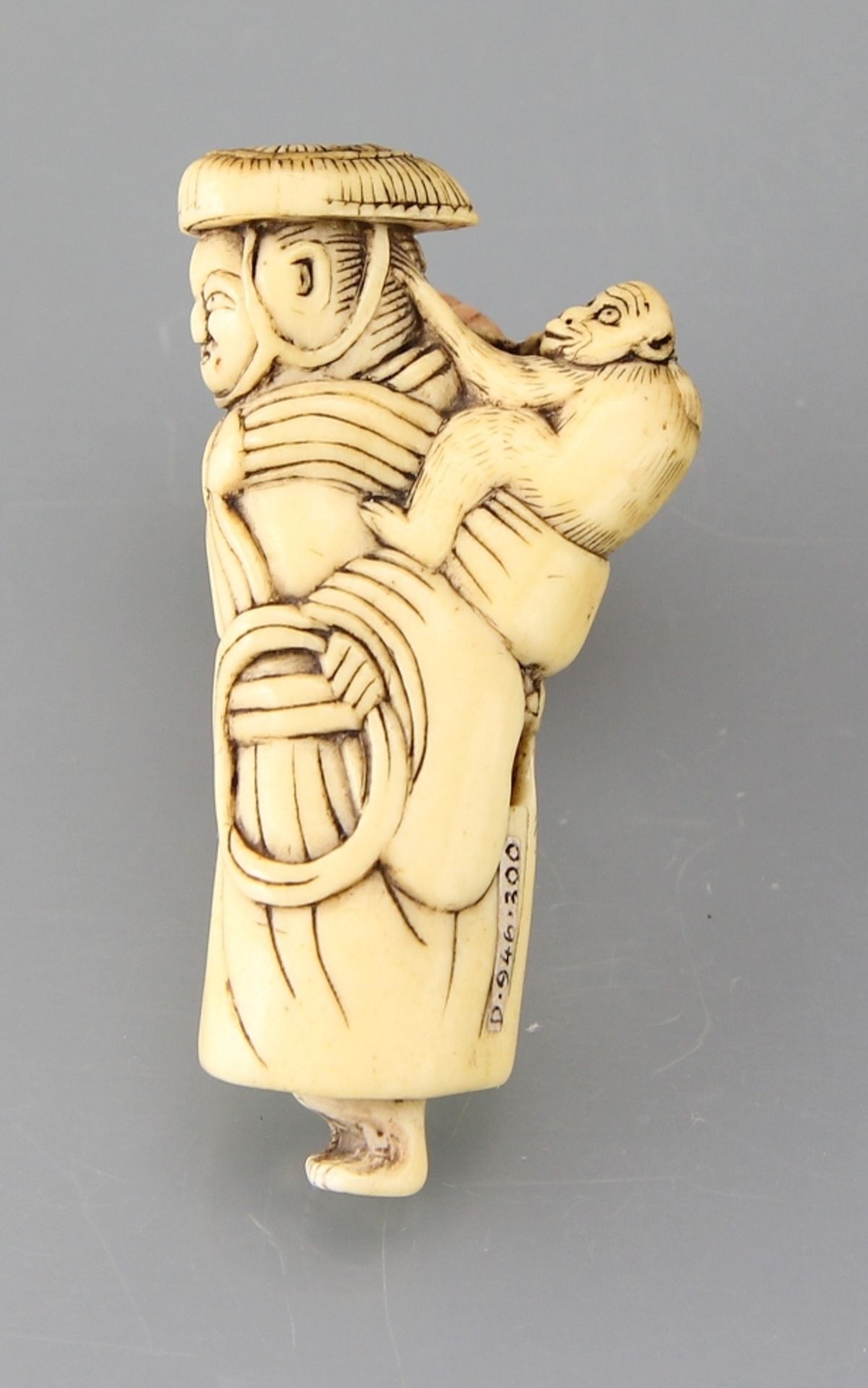 Netsuke "Sarumawashi"