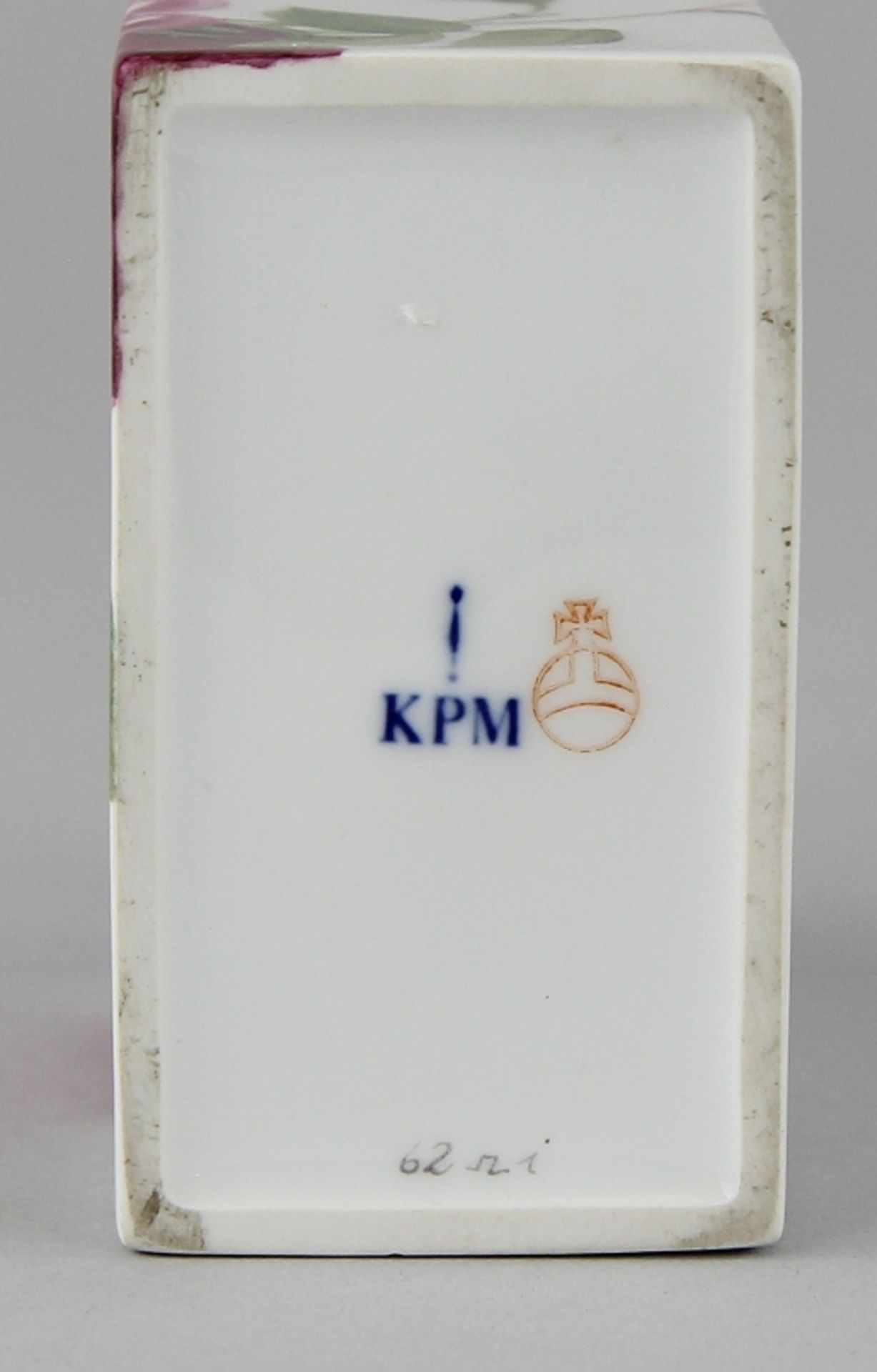 KPM- Vase "Cadre 1 mit Englischer Rose" - Image 3 of 3