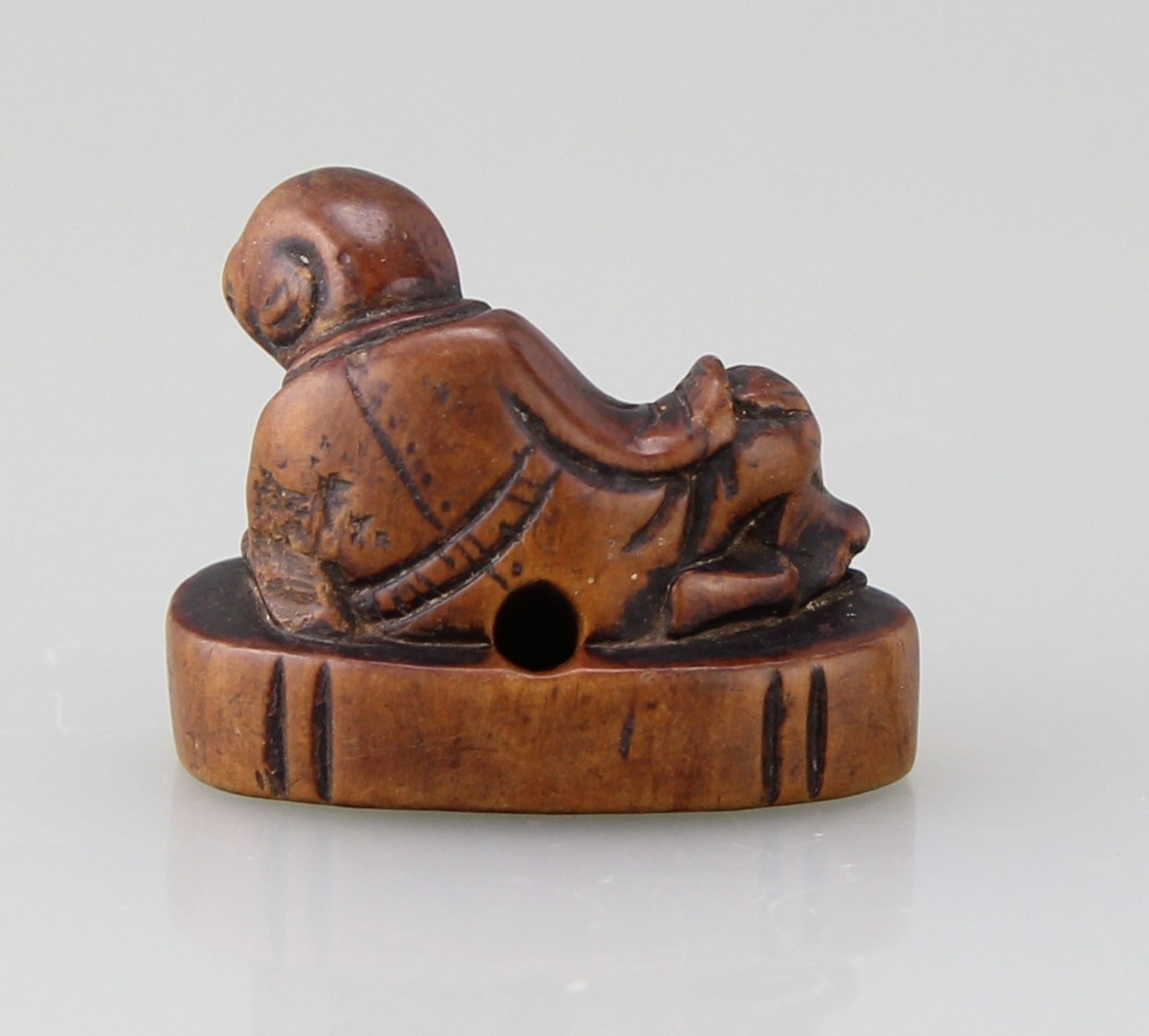 Netsuke "Liegender" - Image 2 of 3