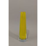 gelbe Prismen-Vase