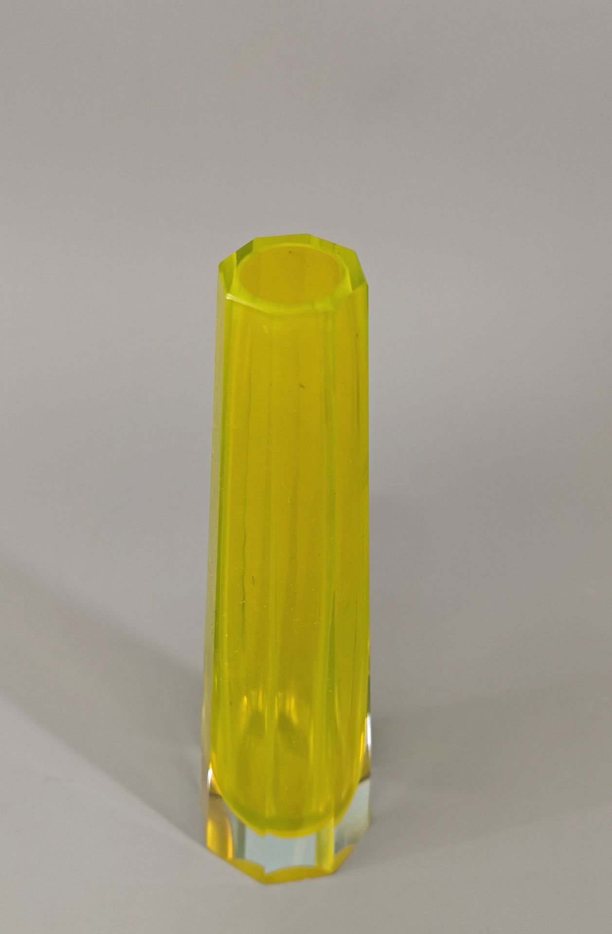 gelbe Prismen-Vase - Bild 3 aus 4