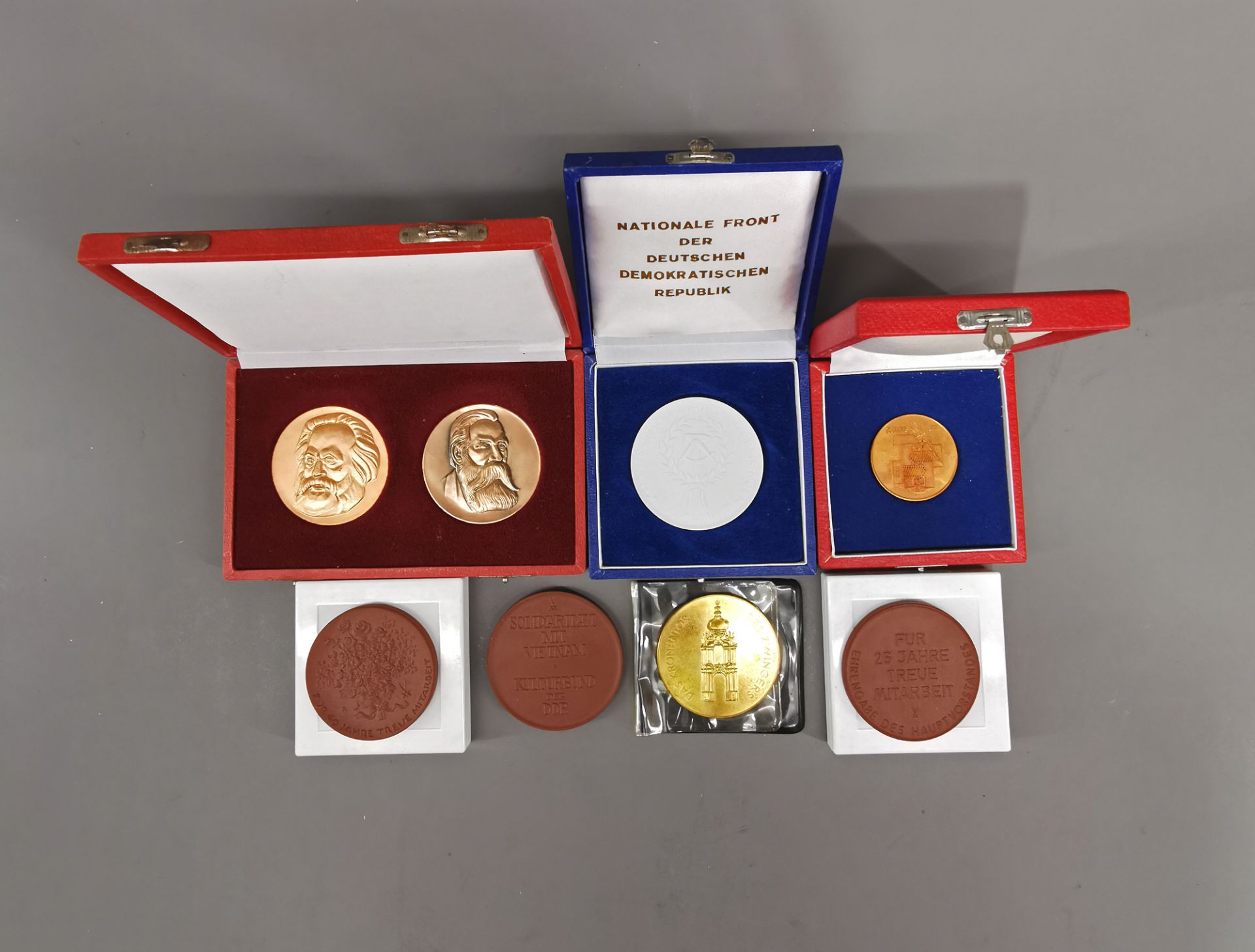 DDR Konvolut Plaketten und Medaillen - Bild 2 aus 3