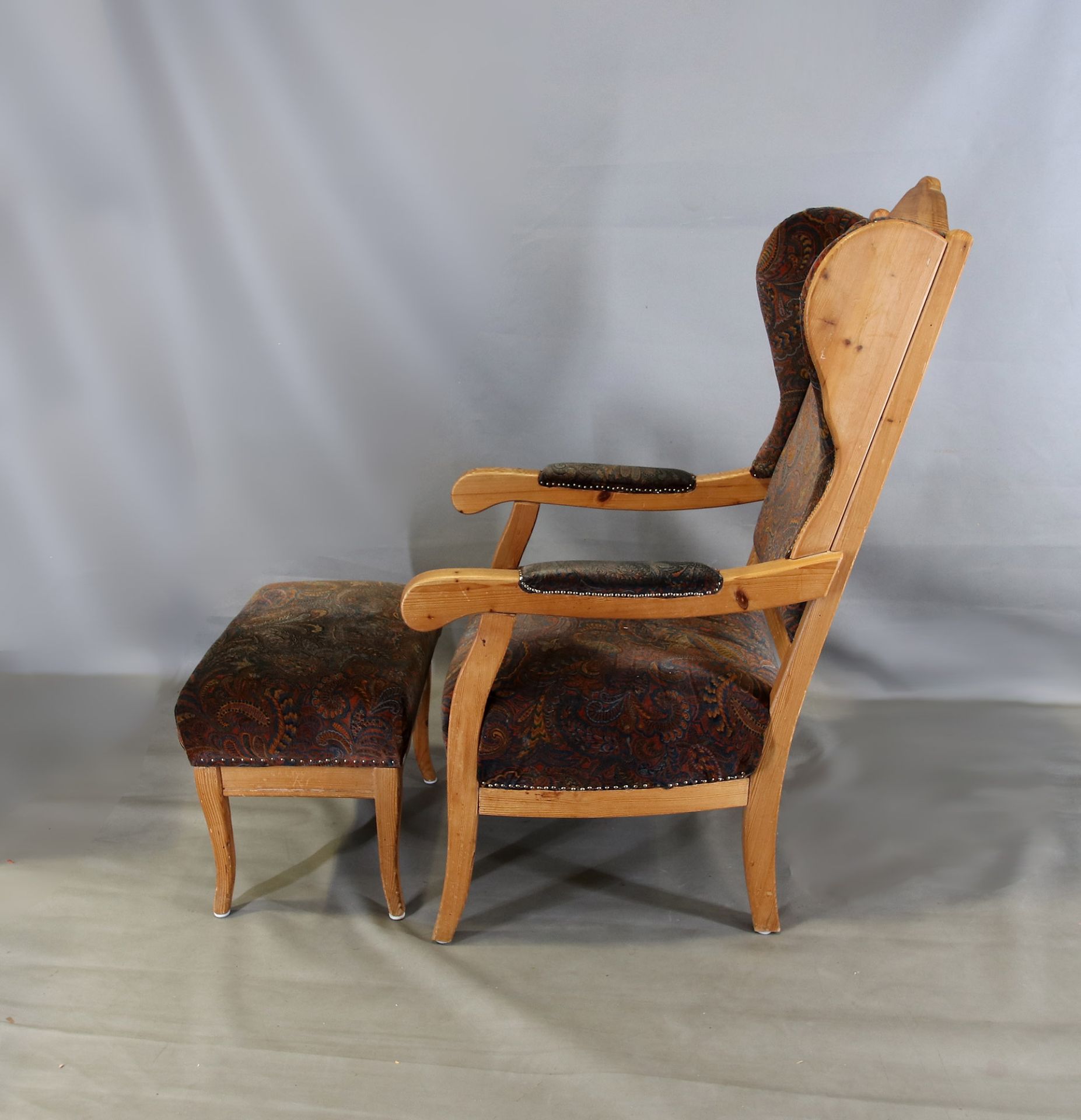 Ohrenbacken-Sessel mit Hocker Nadelholz   - Bild 2 aus 2