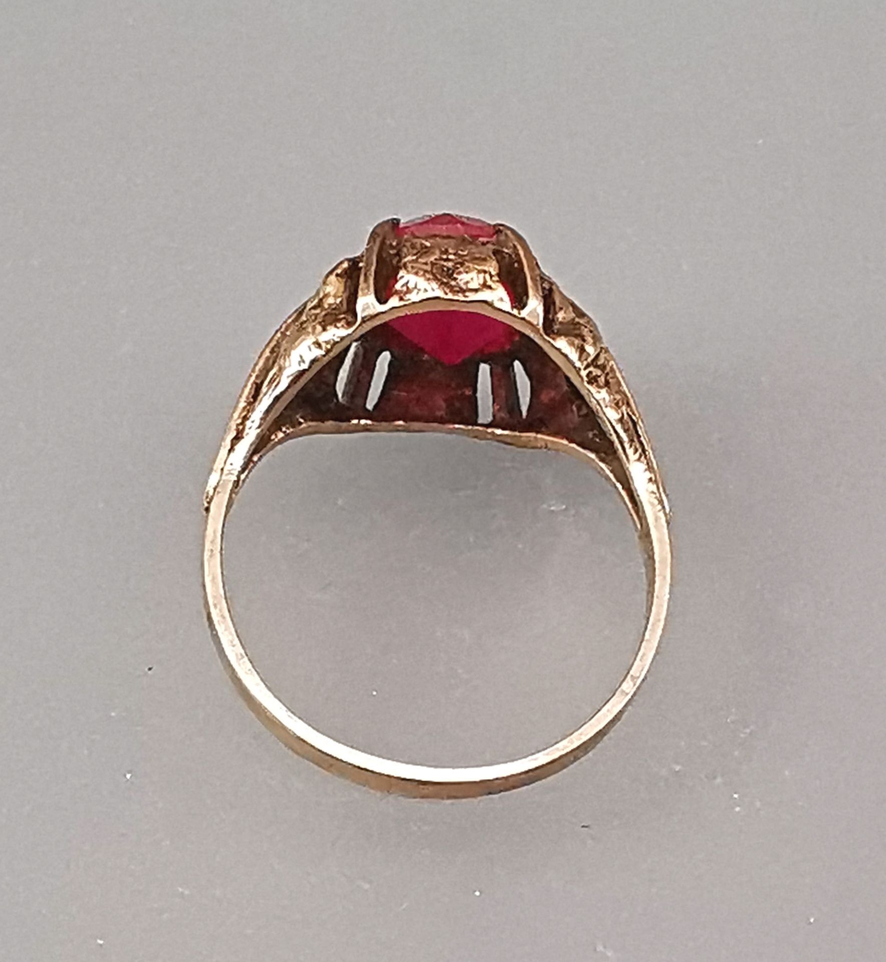 Ring mit rotem Stein - Bild 2 aus 3