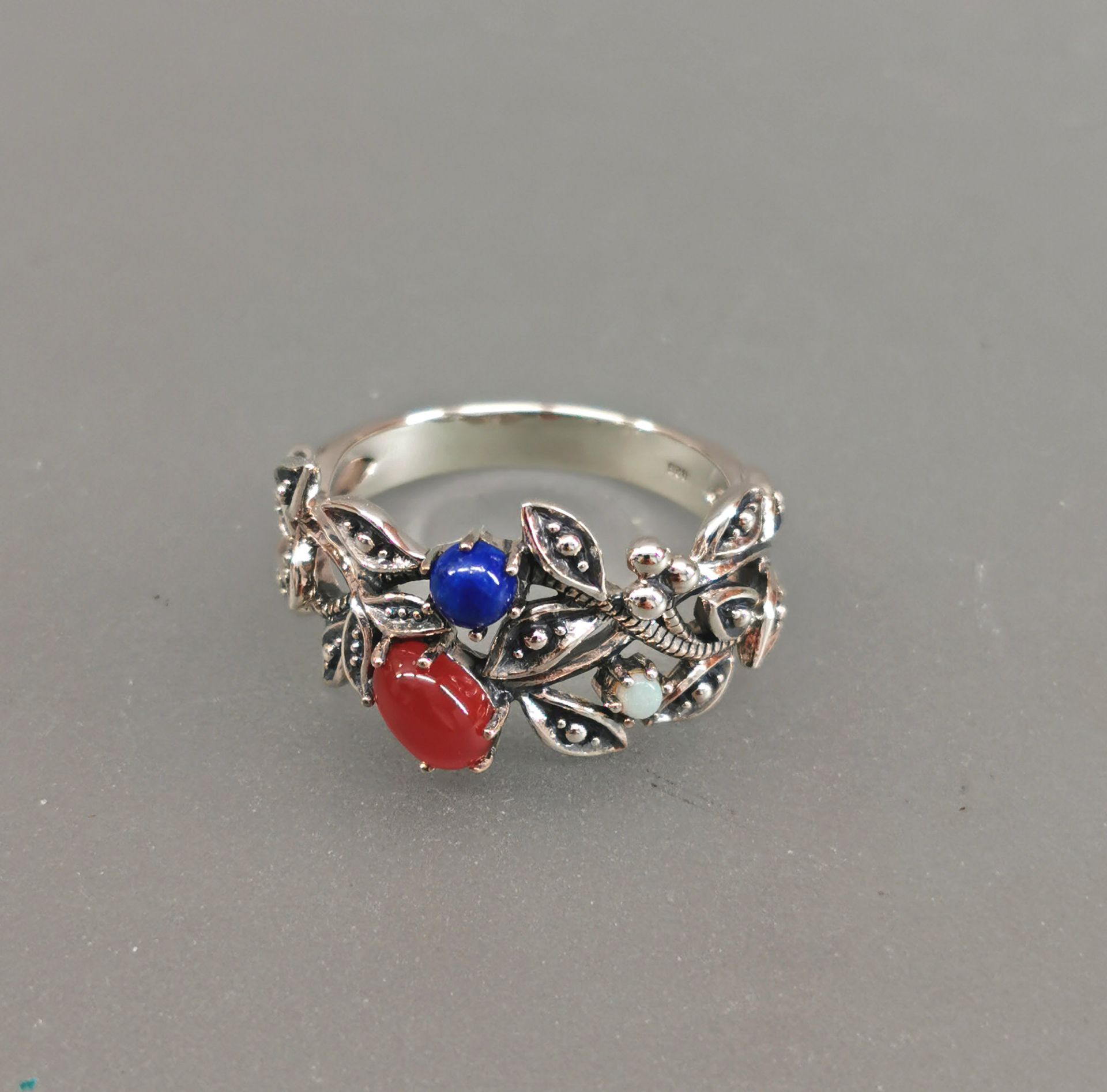 Karneol-Lapislazuli-Opal-Ring mit Markasiten - Image 2 of 4