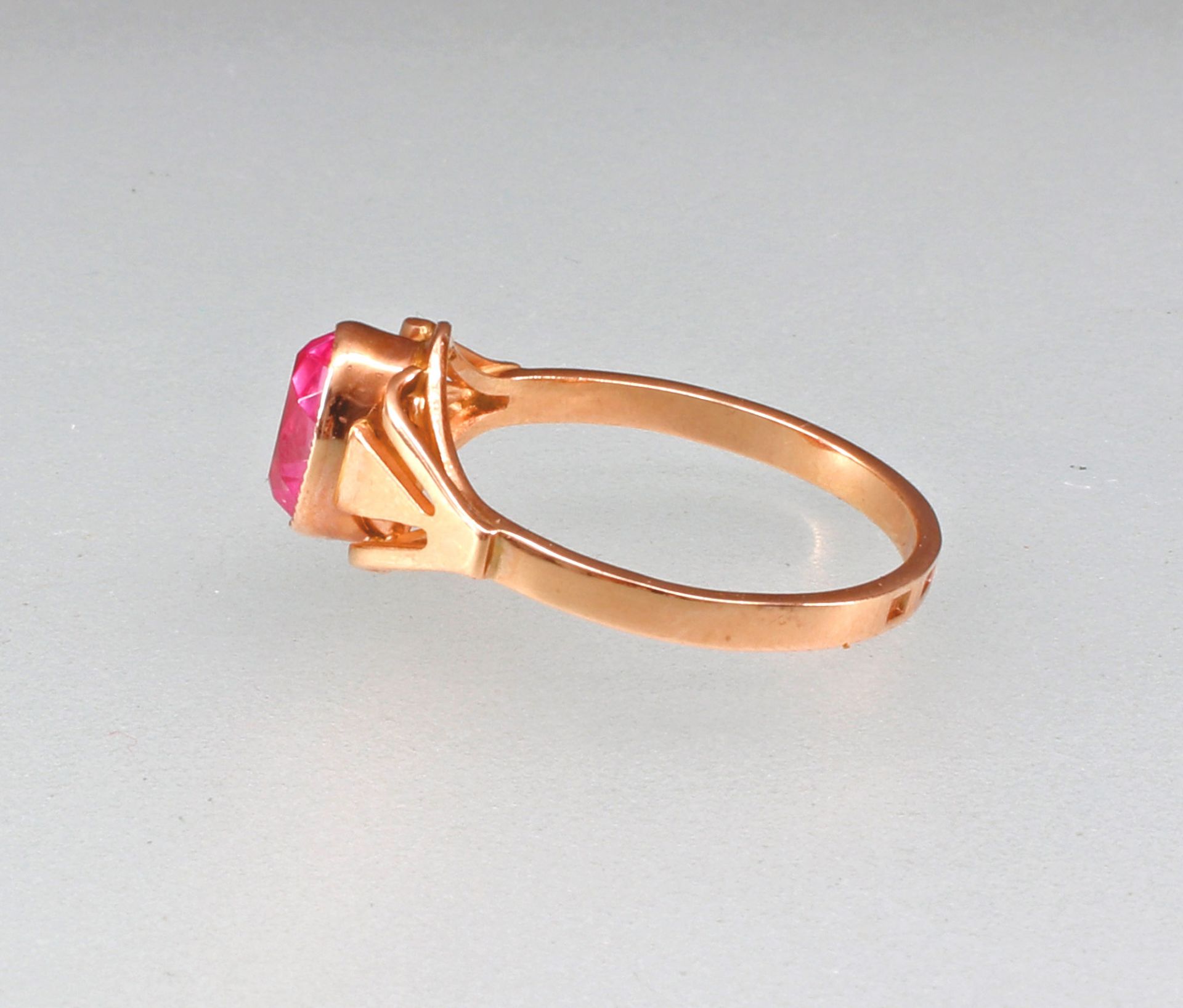 Ring mit rosa-rotem Stein - Bild 3 aus 4