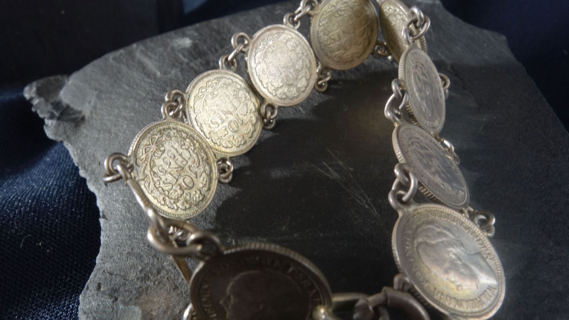 JEWELLERY SET: COIN BRACELET AND COIN NECKLACE - Image 3 of 6