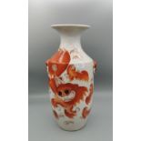 VASE MIT ROTEM FO-HUND-DEKOR