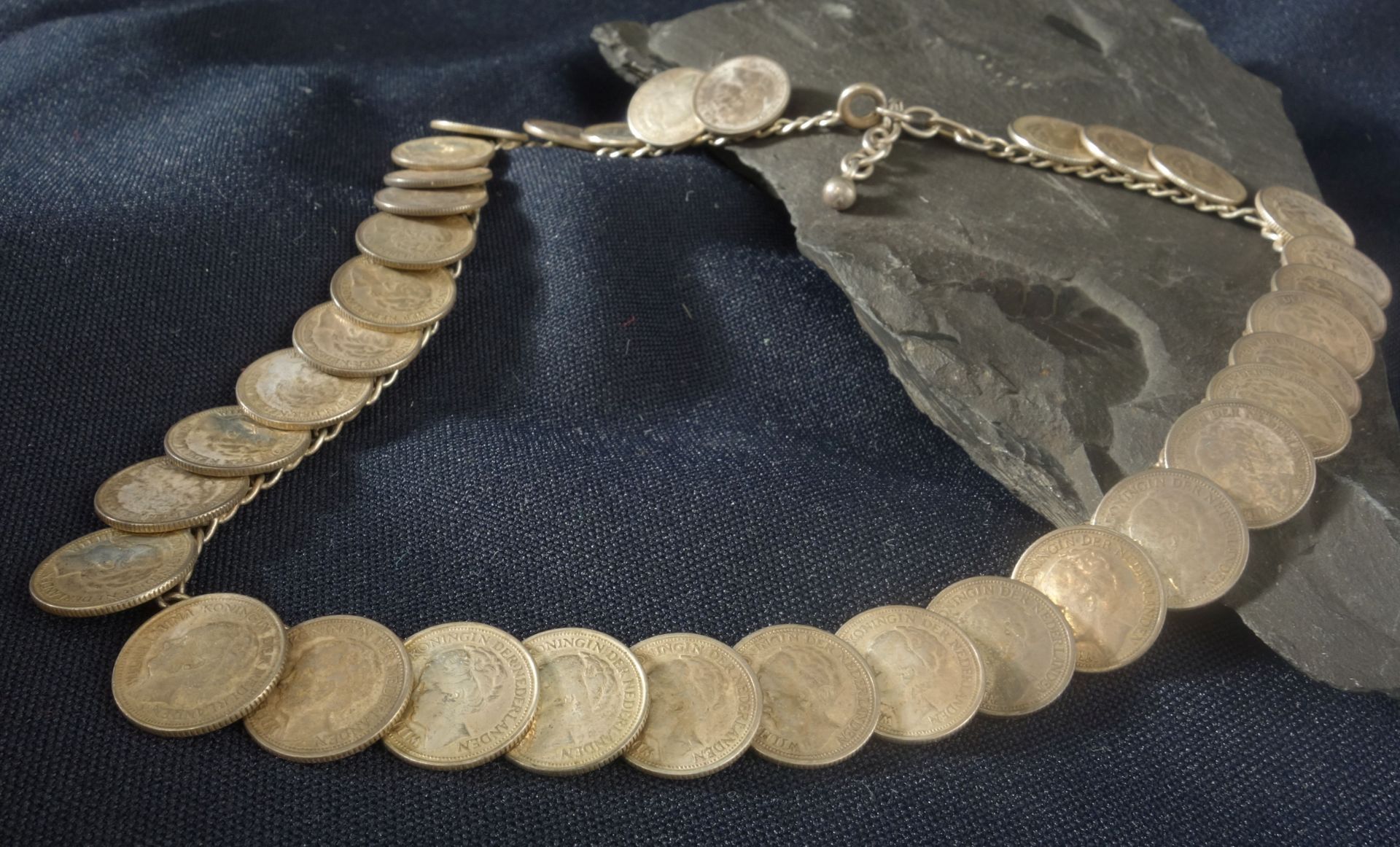 JEWELLERY SET: COIN BRACELET AND COIN NECKLACE - Image 4 of 6