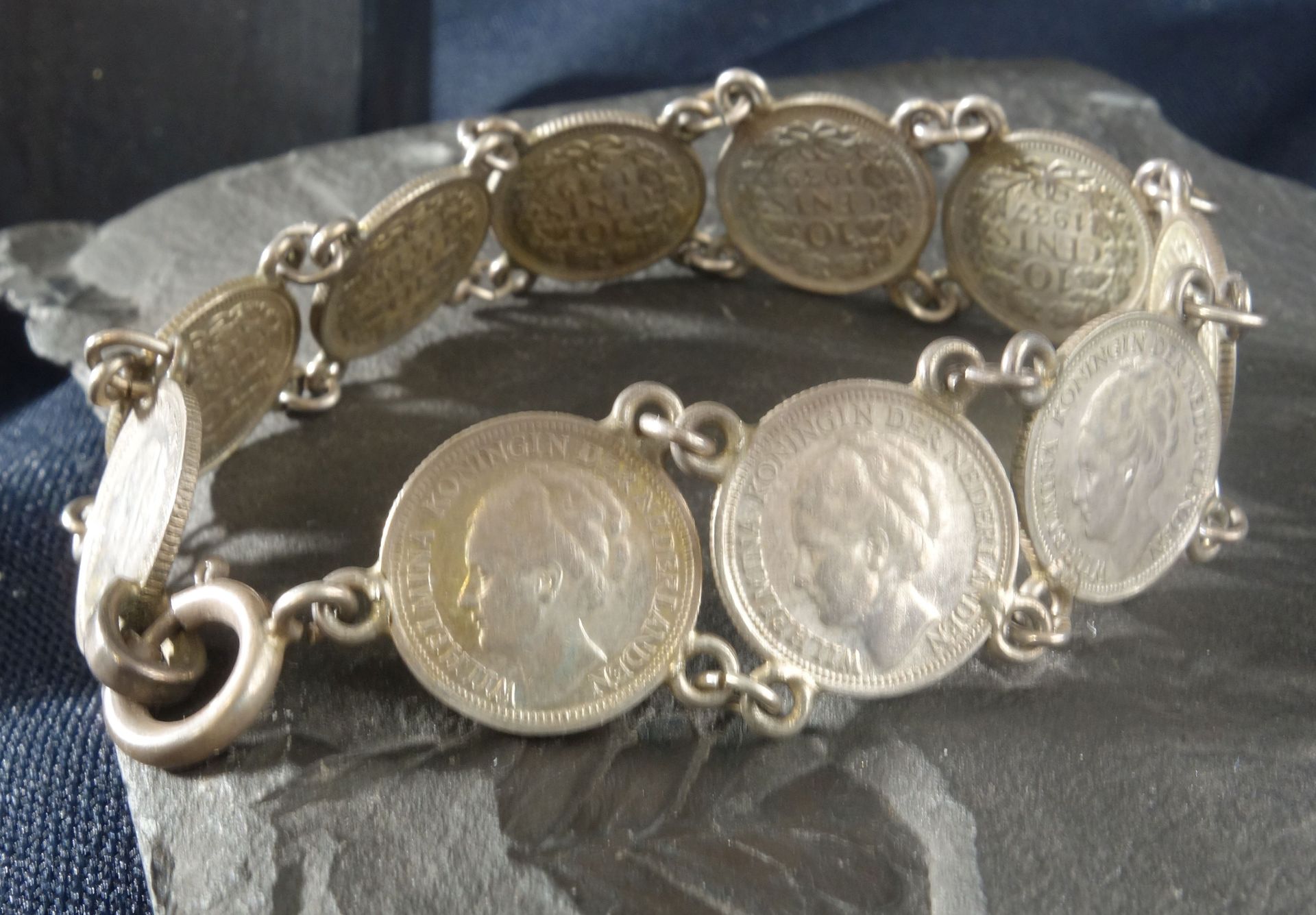 JEWELLERY SET: COIN BRACELET AND COIN NECKLACE - Image 2 of 6