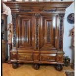 PILASTERSCHRANK