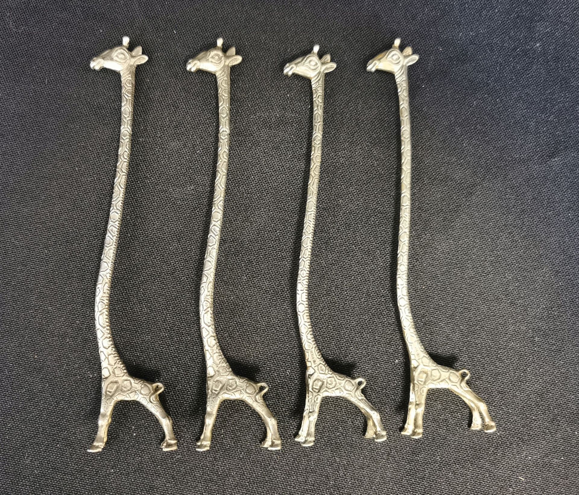 FIGÜRLICHES SILBER: 4 GIRAFFEN