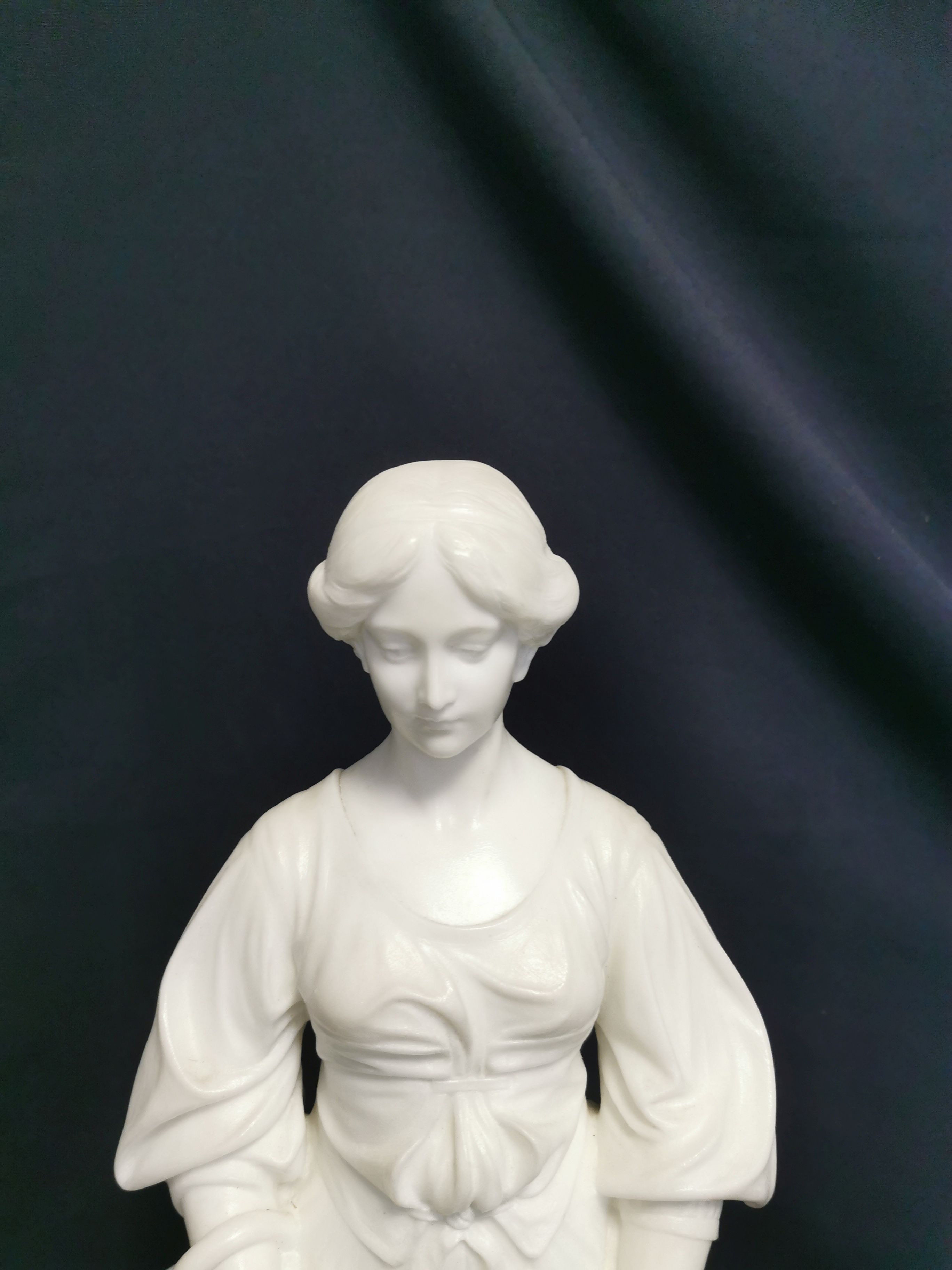SCULPTURE: WOMEN WITH A JUG - Image 2 of 5