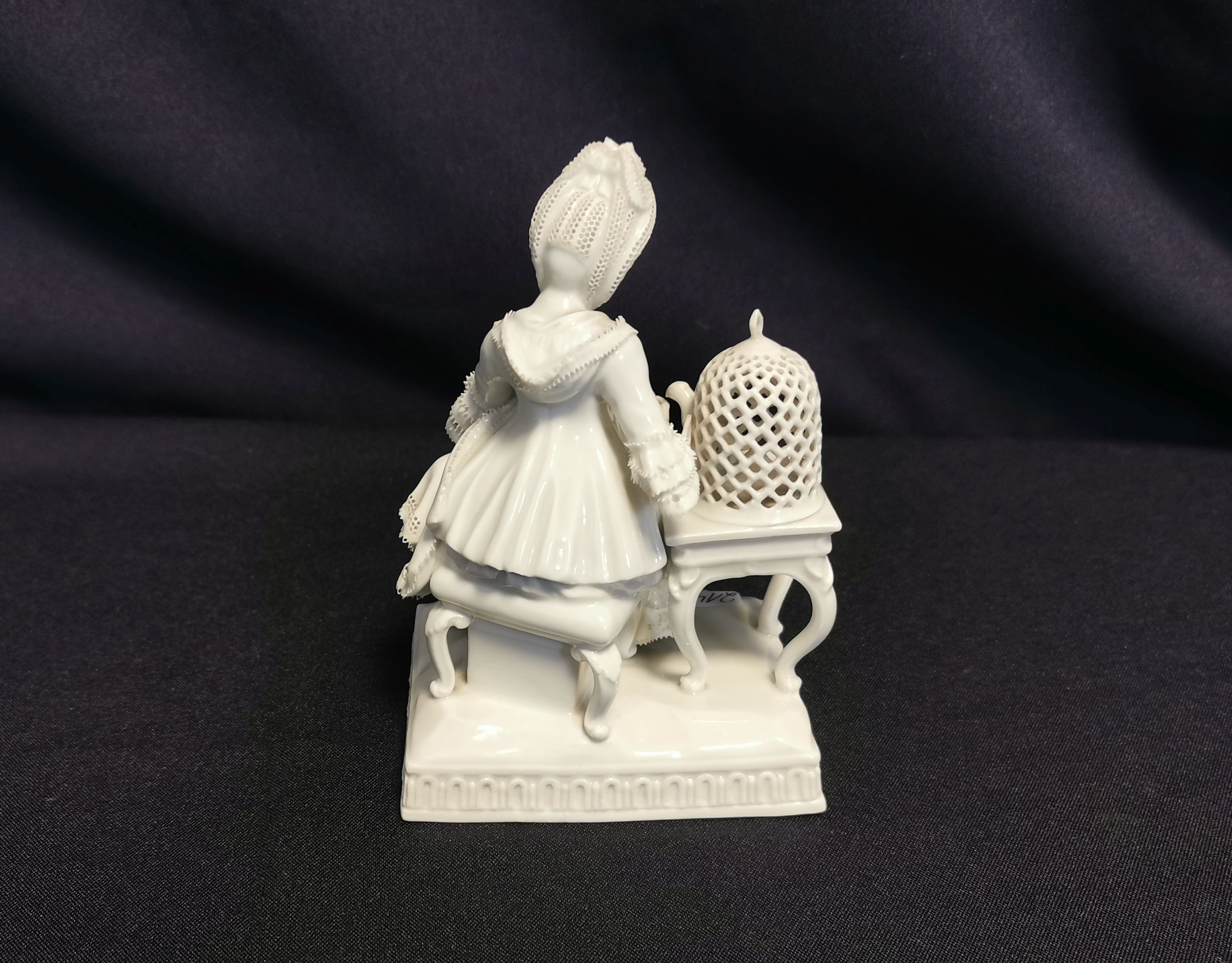 MEISSEN PORCELAIN FIGURE - Image 4 of 6