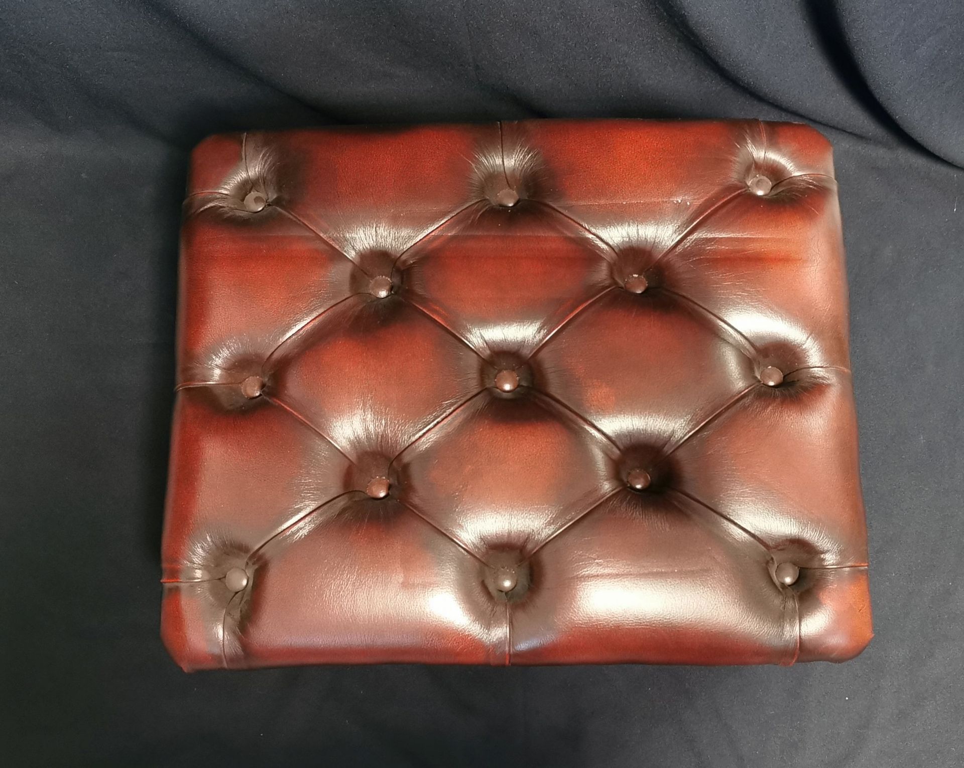 CHESTERFIELD HOCKER - Bild 2 aus 3