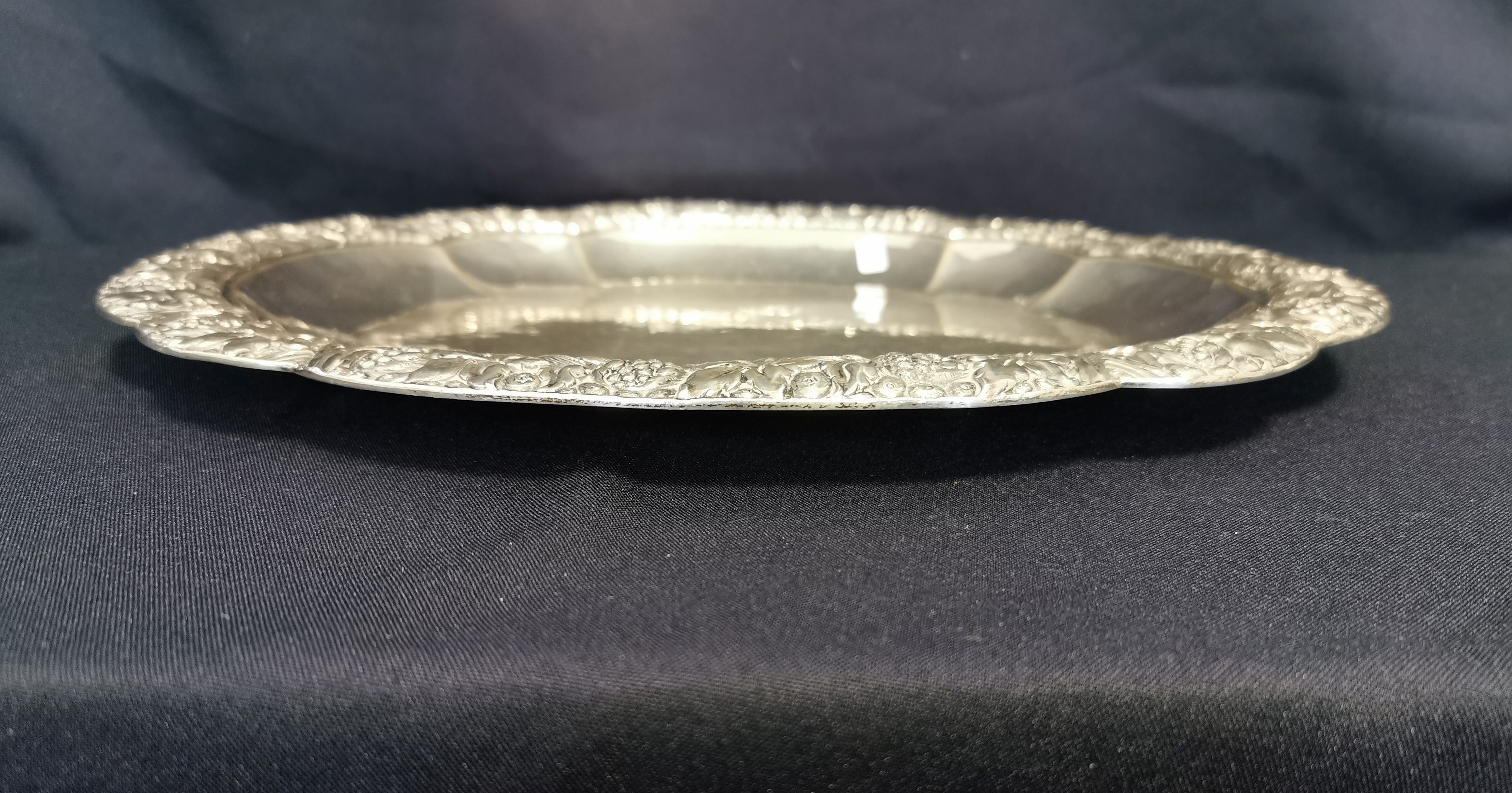 OVAL BOWL WITH RELIEF DECORATION  - Image 3 of 5