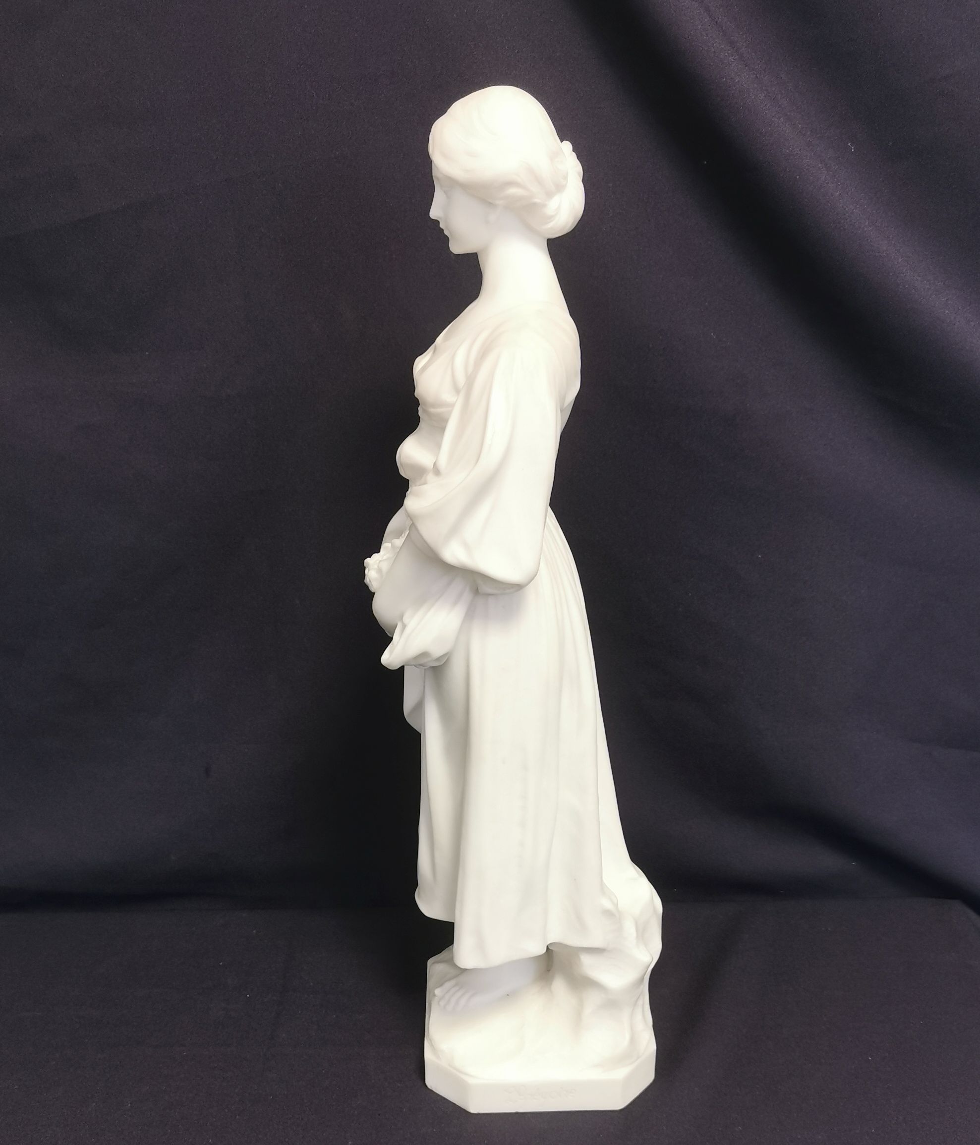 SCULPTURE: WOMEN WITH A JUG - Image 5 of 5
