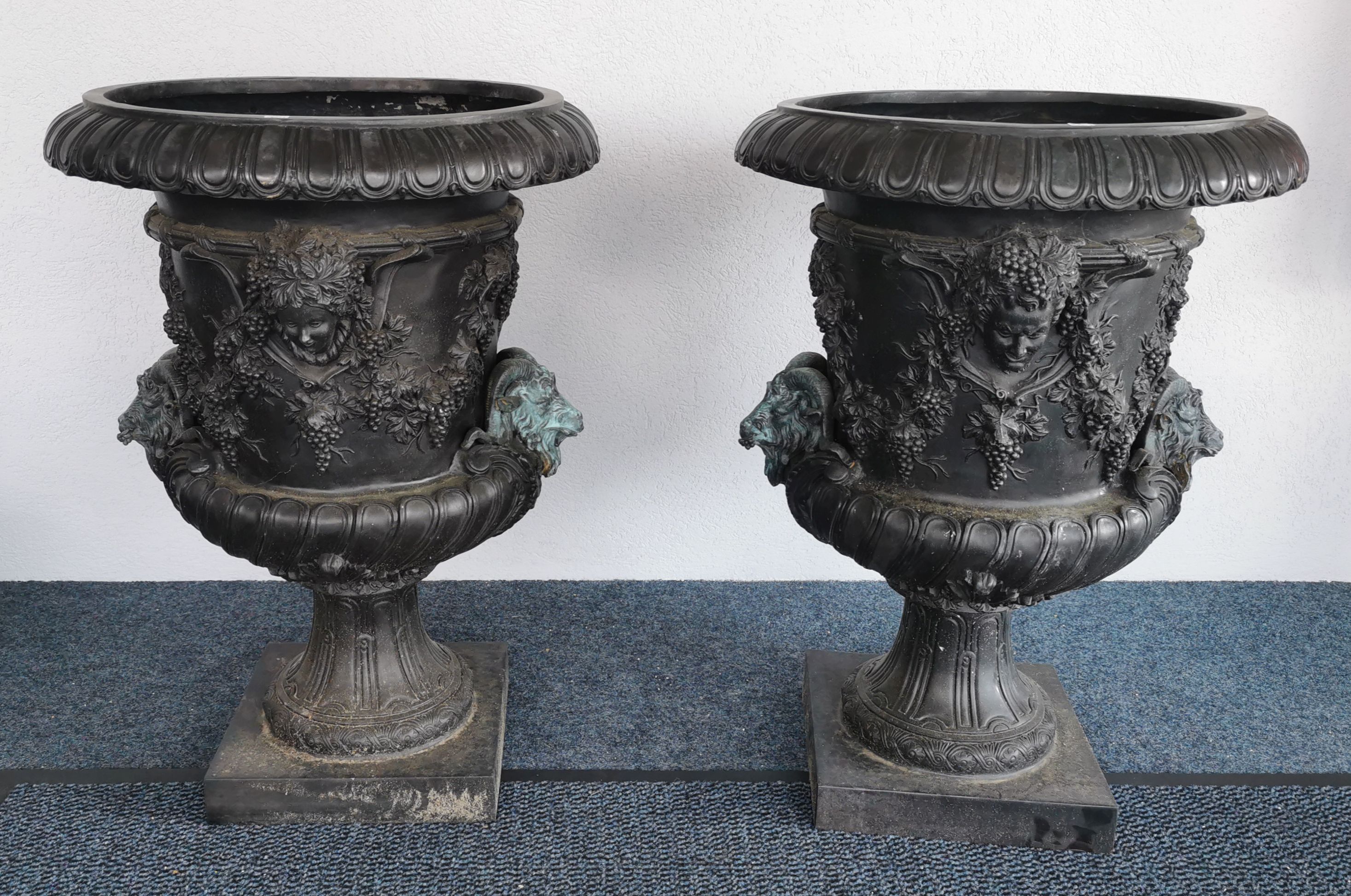 BRONZE / GARDEN VASES