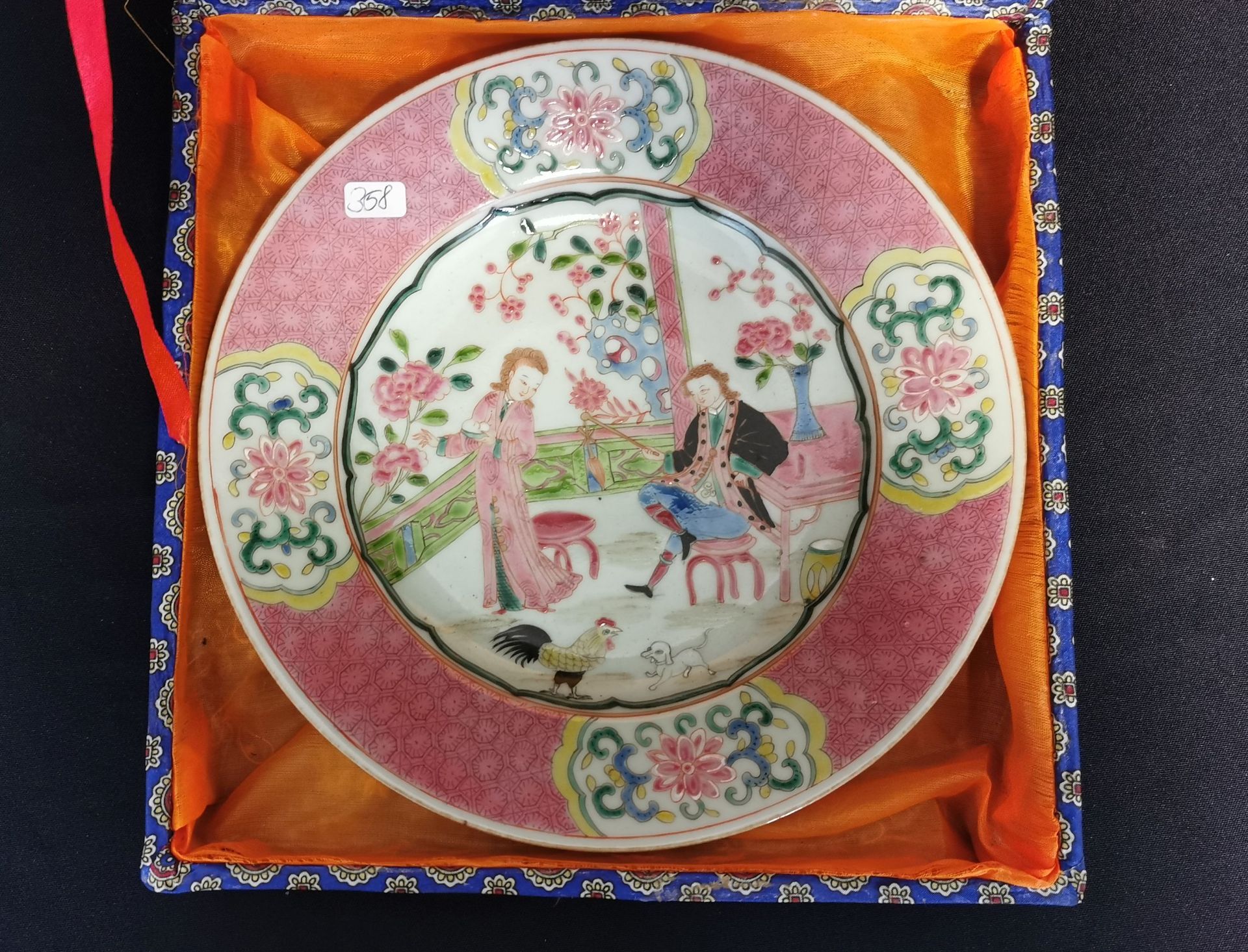 FAMILLE ROSE PLATE