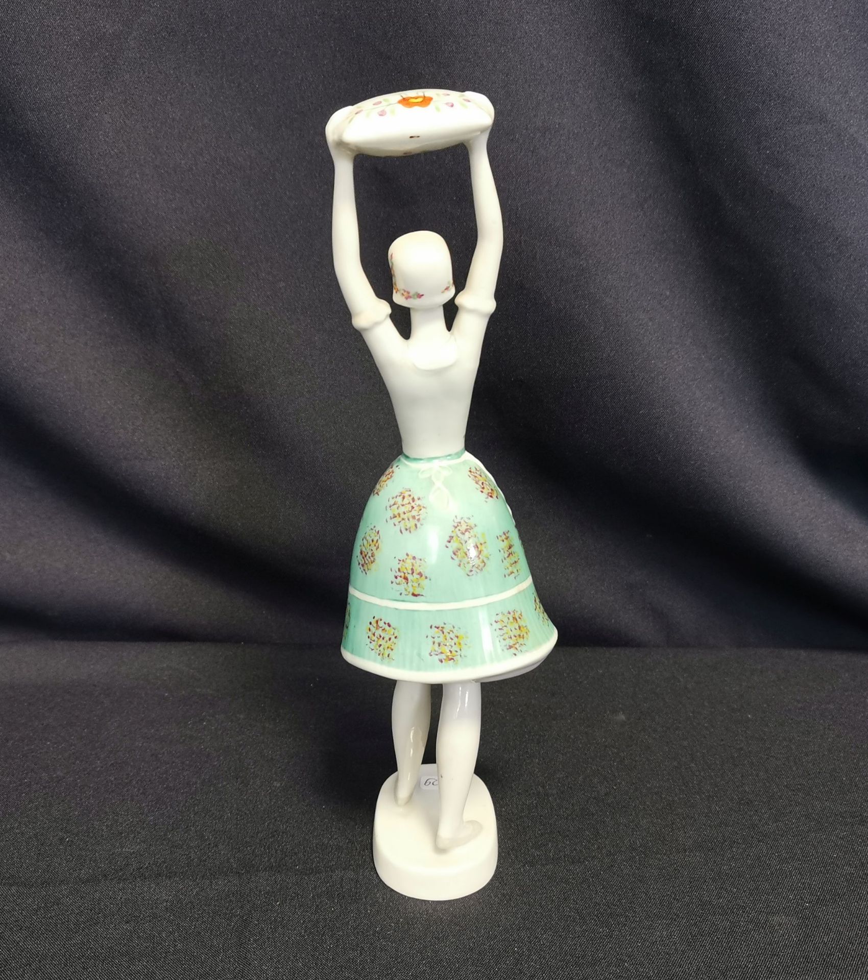 PORCELAIN FIGURINE "WOMAN IN TRADITIONAL COSTUME" - Image 3 of 5
