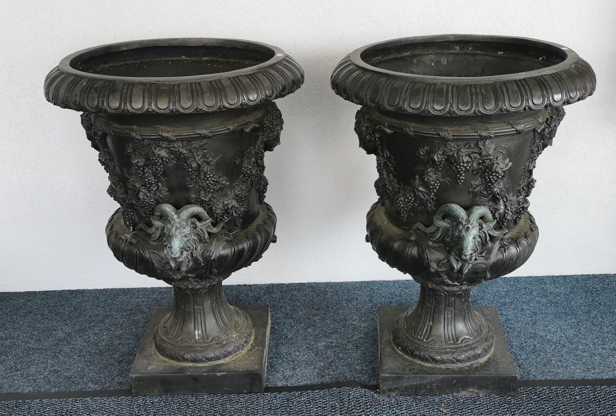 BRONZE / GARDEN VASES - Image 5 of 5