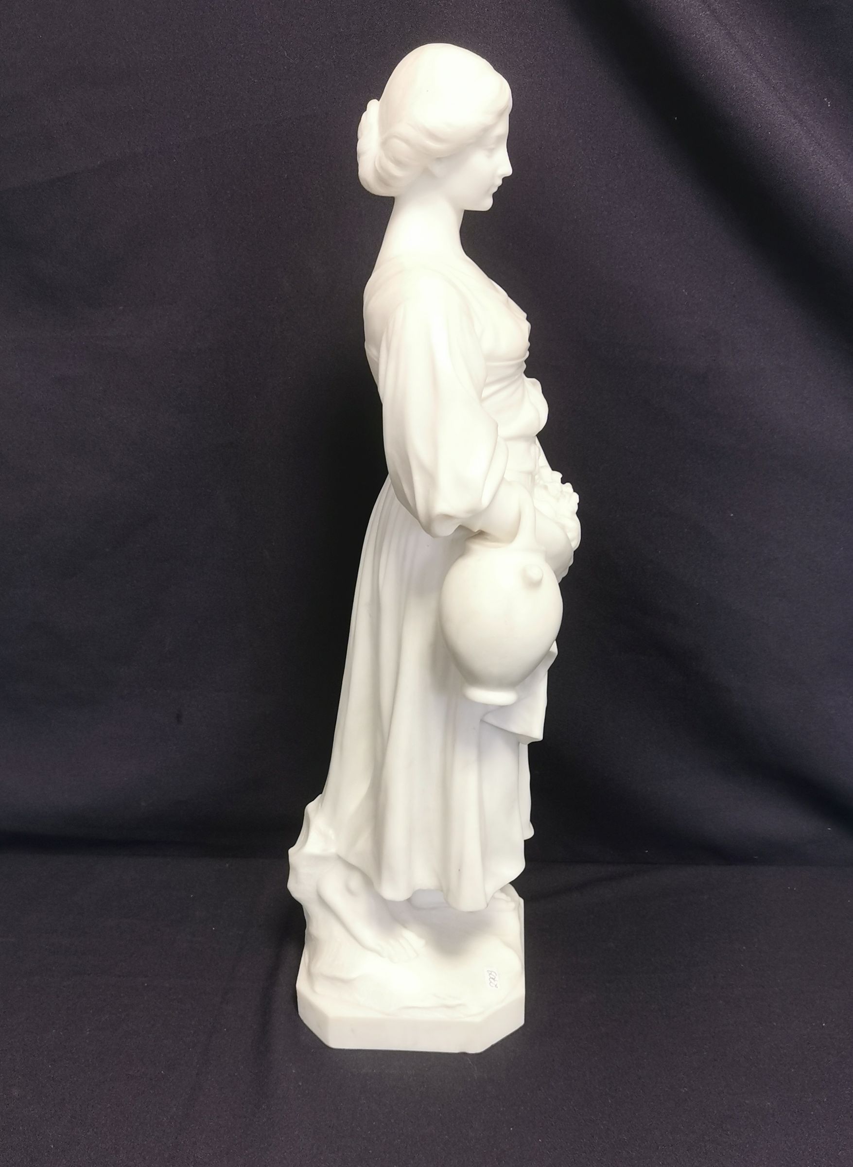 SCULPTURE: WOMEN WITH A JUG - Image 3 of 5