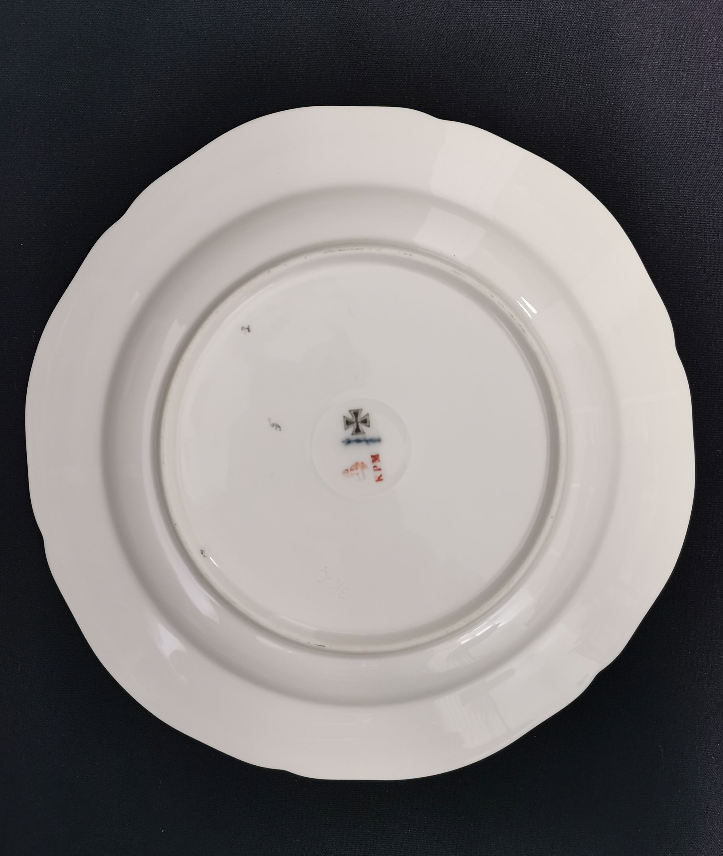 12 KPM DINNER PLATES - Image 4 of 5