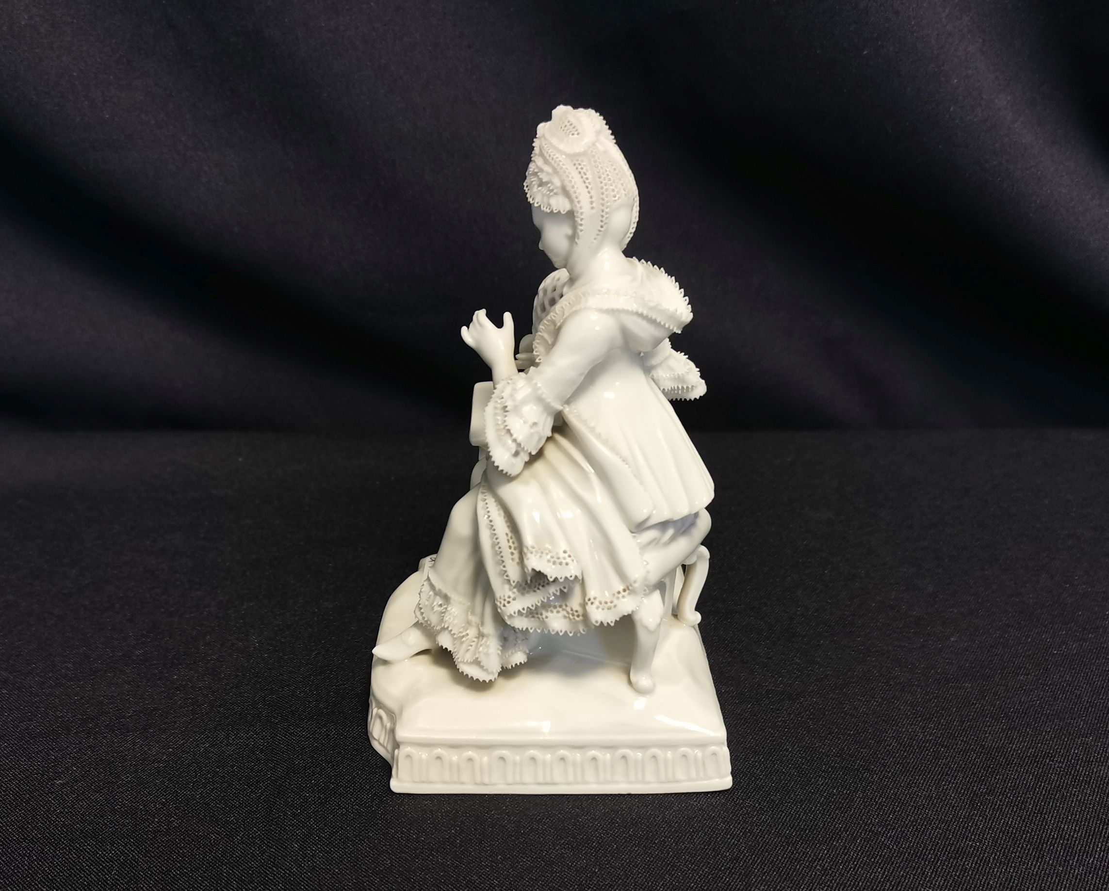 MEISSEN PORCELAIN FIGURE - Image 3 of 6