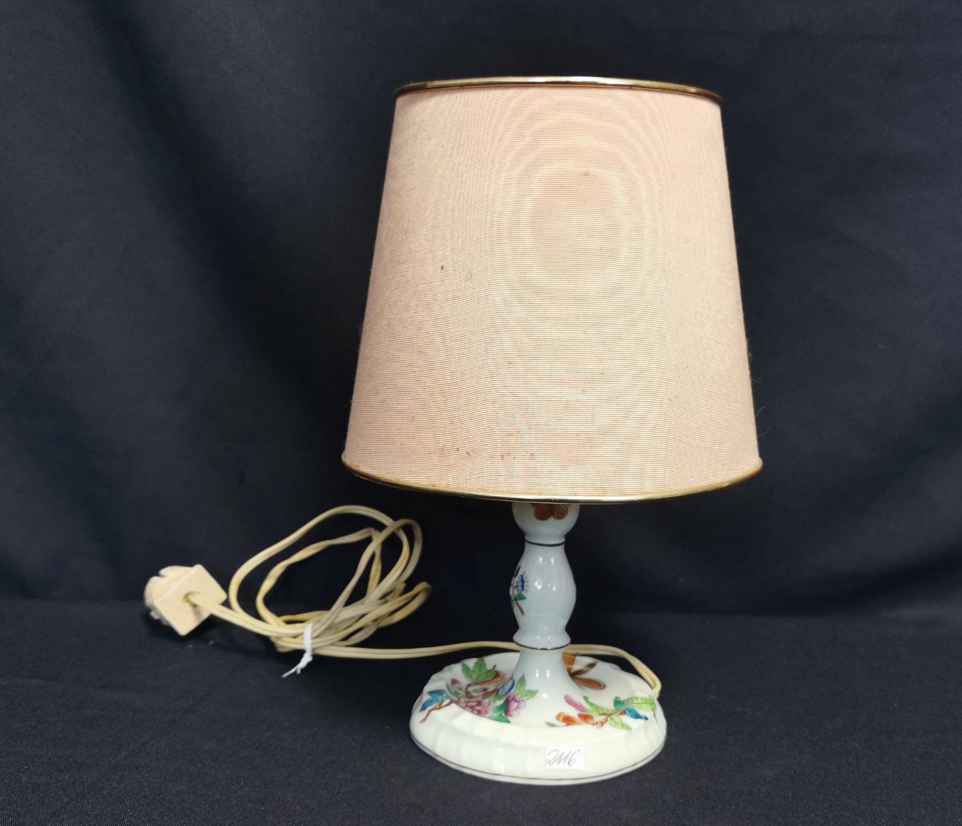 HEREND TABLE LAMP - Image 2 of 4