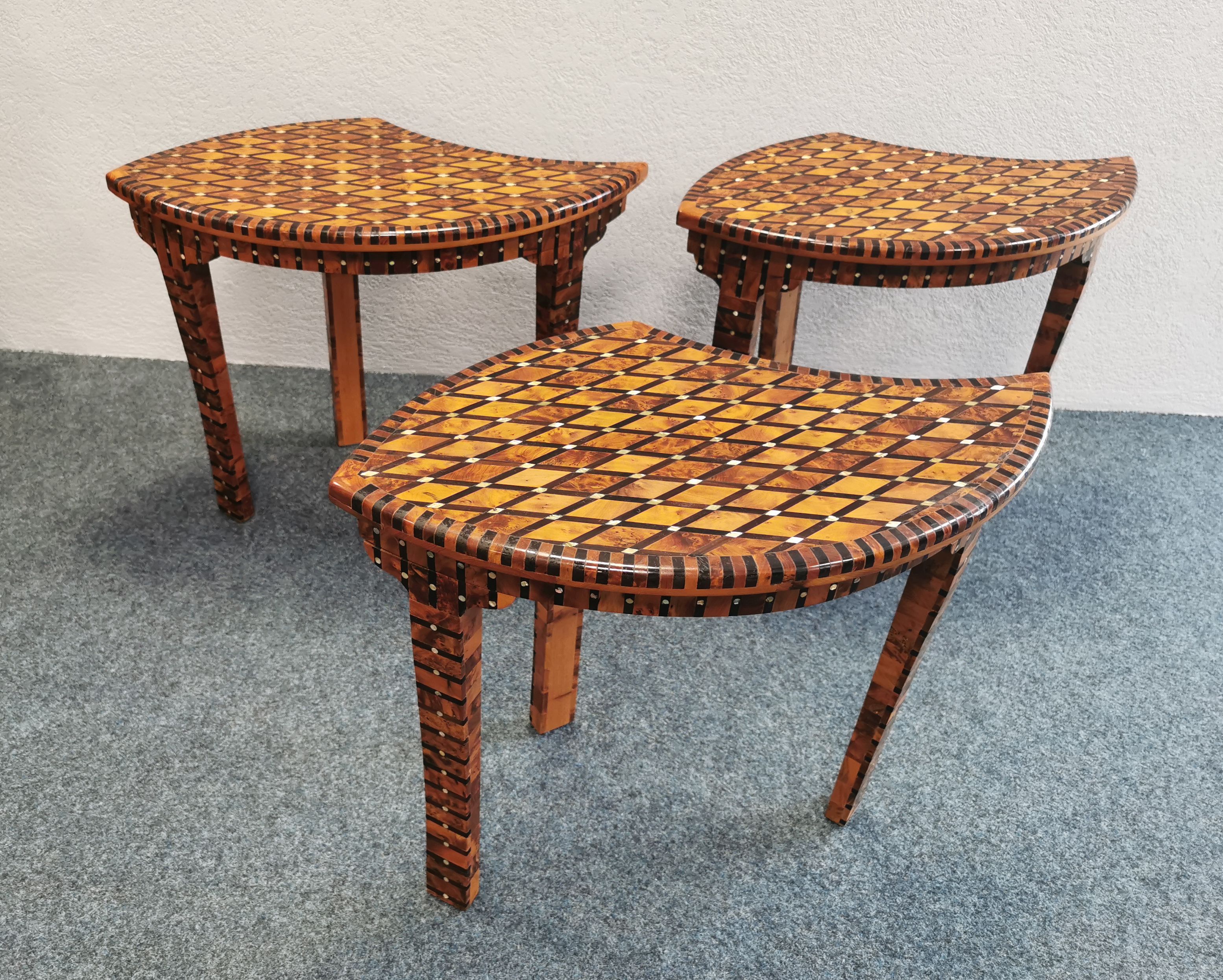 A THREE-PART CIRCULAR COUCH TABLE - Image 4 of 5