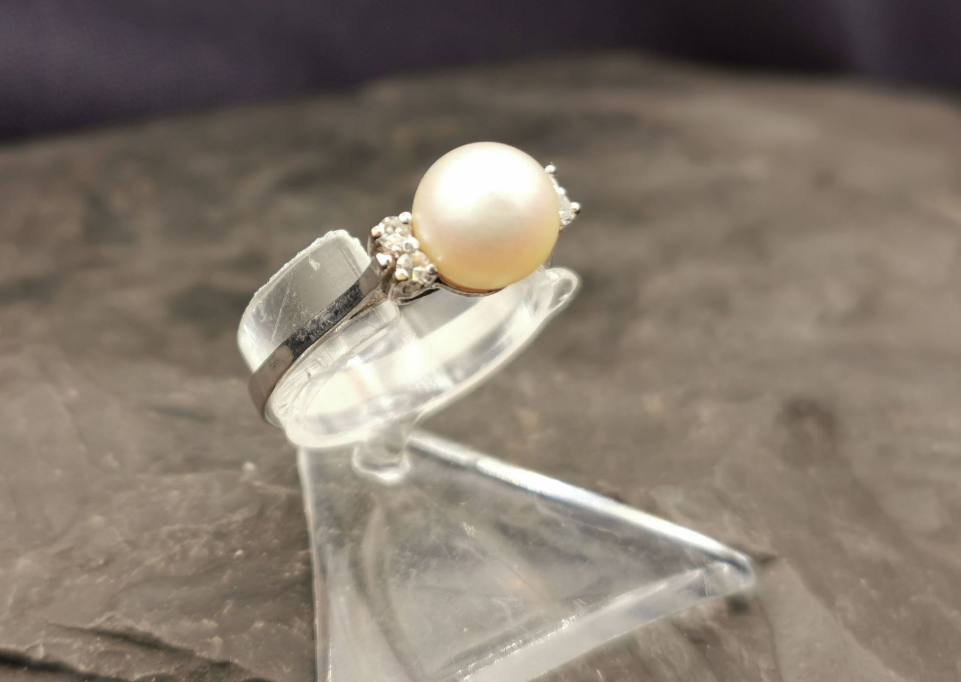 RING WITH PEARL SET