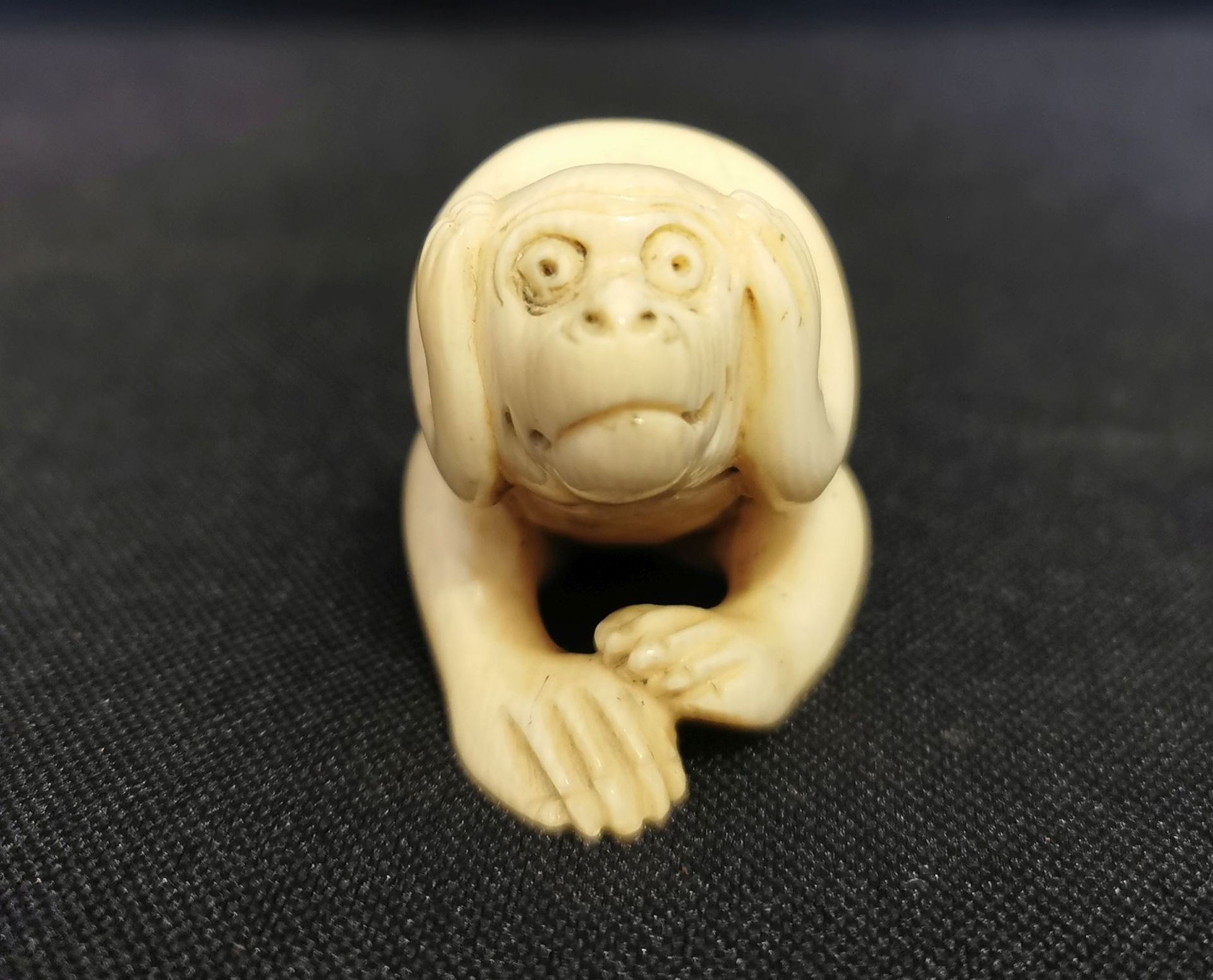 NETSUKE "AFFE" - Bild 2 aus 4