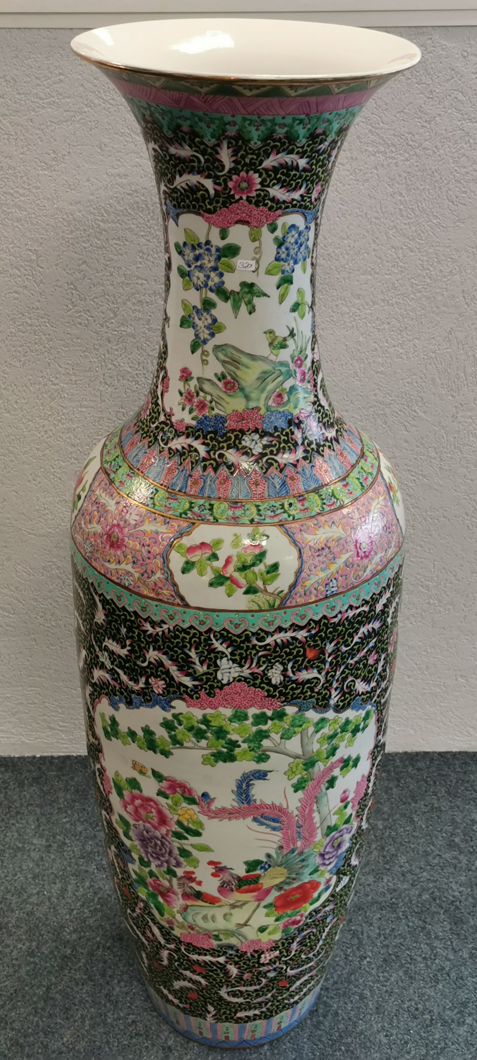 LARGE CHINESE VASE