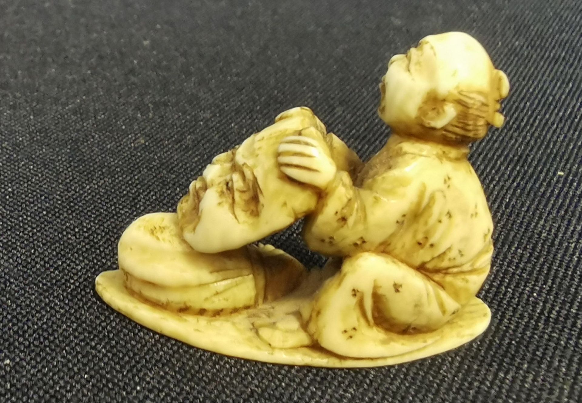 FINE NETSUKE: MAN WITH MASK - Image 3 of 4