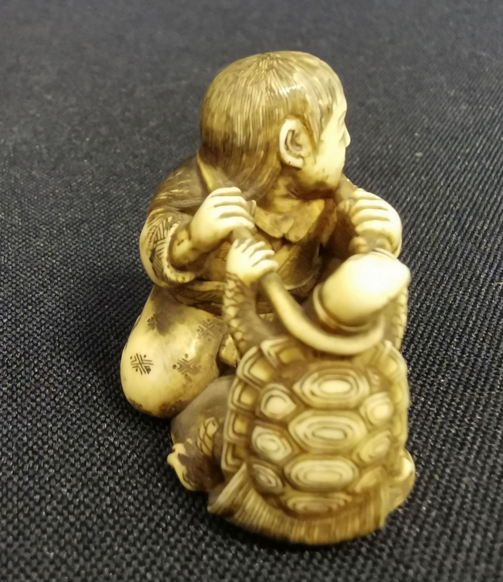 FINE NETSUKE: CHILD WITH TURTLE - Image 2 of 5